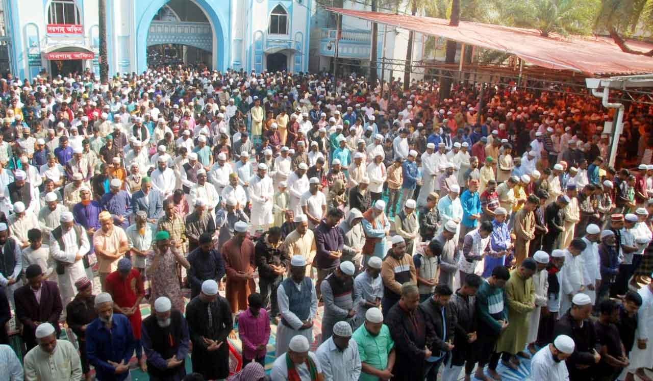 শায়খুল হাদীস আব্দুল হক চৌধুরীর জানাজা সম্পন্ন