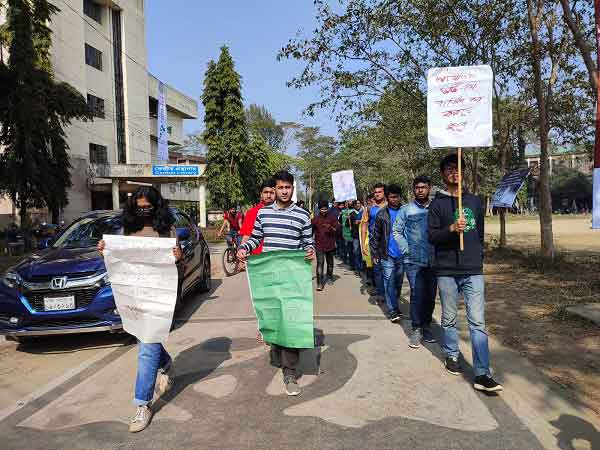 ভর্তি ফি বৃদ্ধির প্রতিবাদে শাবিপ্রবিতে বিক্ষোভ