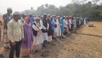 সাংবাদিক আলী হোসেনের মায়ের দাফন সম্পন্ন