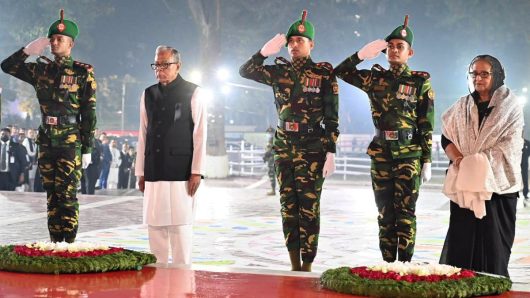 ভাষা শহীদদের শ্রদ্ধা জানালেন রাষ্ট্রপতি ও প্রধানমন্ত্রী