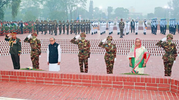 জাতীয় স্মৃতিসৌধে রাষ্ট্রপতি ও প্রধানমন্ত্রীর শ্রদ্ধা