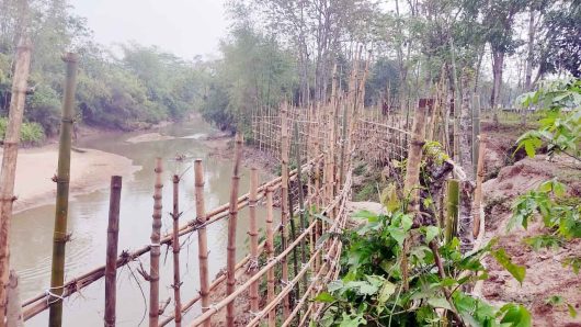 দোয়ারাবাজারে নদী ভাঙনের কবলে রাস্তা ও পঞ্চায়েতি কবরস্থান