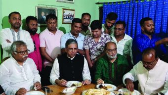 শফিক চৌধুরীর বাসায় চা-চক্রে অংশ নিলেন বাহাউদ্দিন নাছিম-আহমদ হোসেন