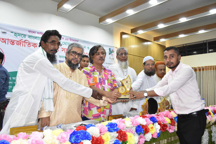 বাংলা সাহিত্য পরিষদ ইউকে’র সম্মাননা পেলেন কবি ও সাংবাদিক সাদিক হোসেন এপলু